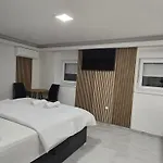 Edy Deluxe Room - Sauna & Jacuzzi