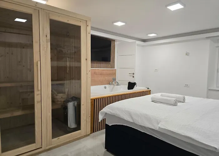 Edy Deluxe Room - Sauna & Jacuzzi